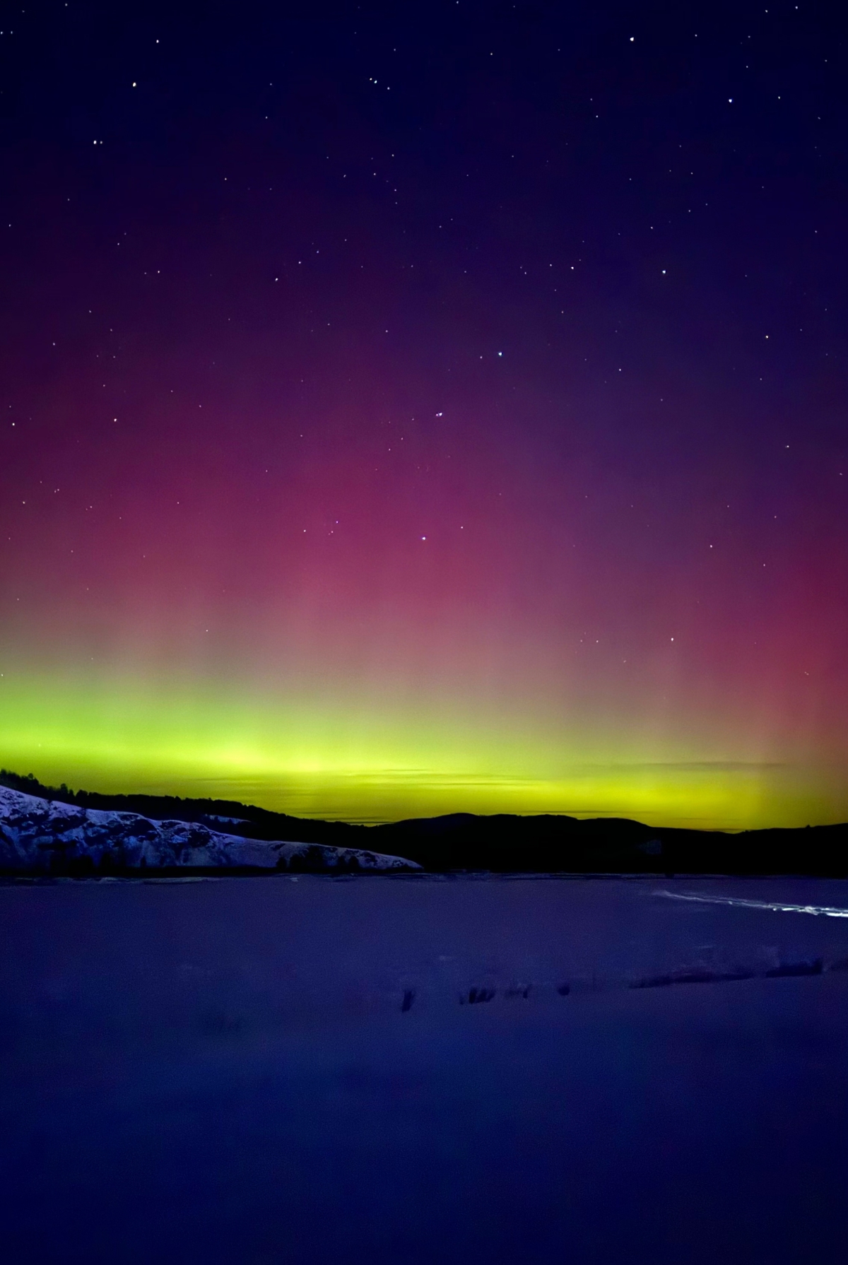 我国北方多地现“绝美极光秀” 