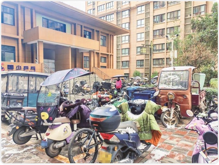 小区电动车乱停放成常态 管理难题如何破解