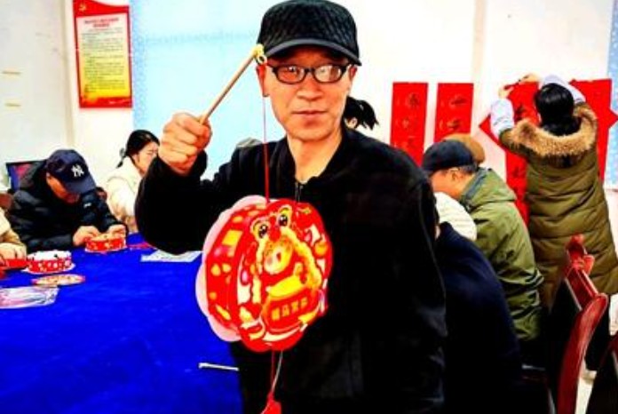 挂灯同庆  金花南路社区开展迎新春主题活动