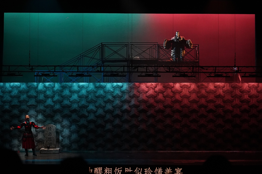 国风雅韵进校园 军民共叙家国情 ——西安歌舞剧院原创音乐剧《花木兰》公益演出走进空军军医大学