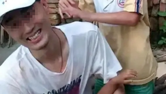 32岁程序员周末晕倒猝死 抢救时被拉入工作群 当地回应