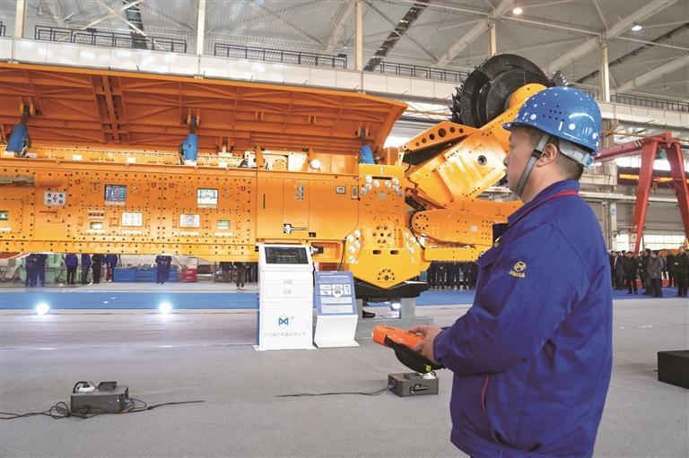 世界首台10千伏供电智能采煤机在陕西下线