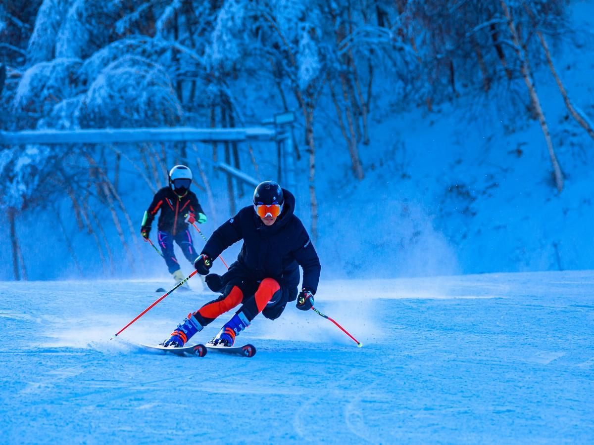 冰雪运动“火出圈” 带动冬日消费“热”