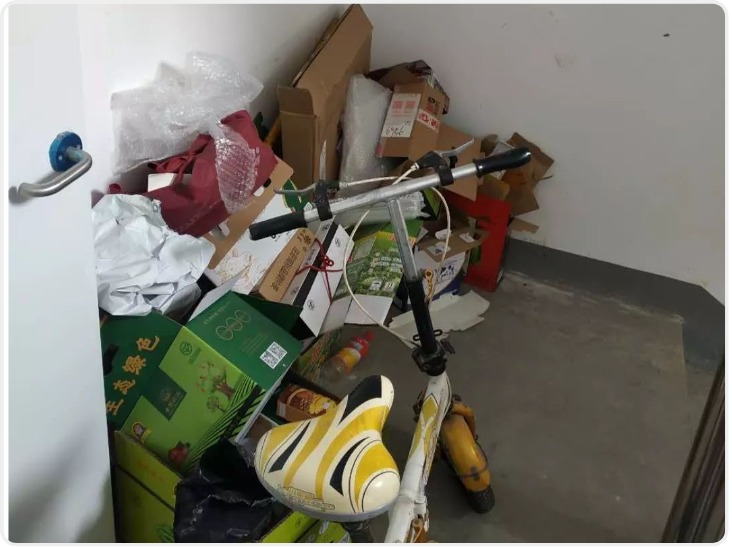 清理楼道杂物被告上法庭 物业冤不冤？