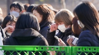 日本民众挥泪告别大熊猫“晓晓”“蕾蕾”