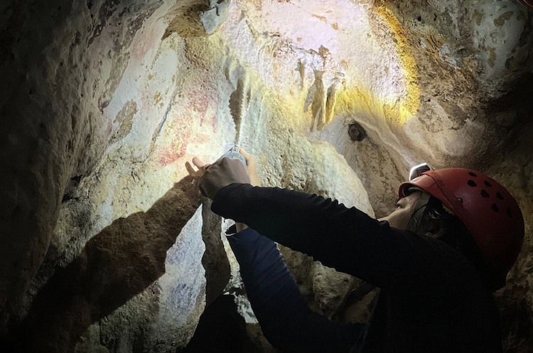 6.78万年的最古老岩画！有飞人、船只以及武士