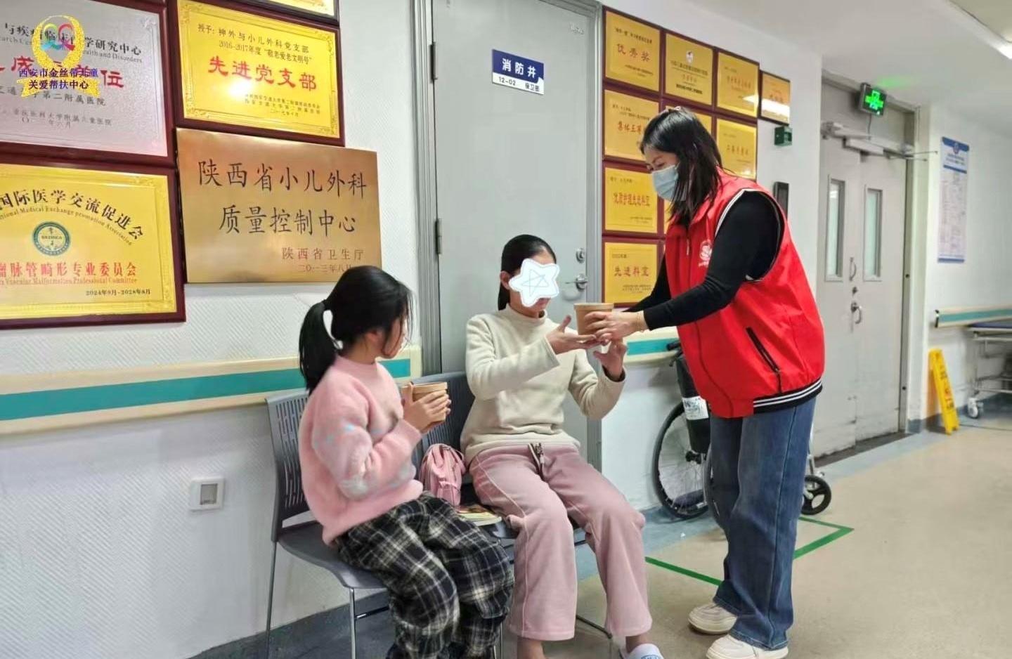 暖“心”闻：当腊八粥香飘进儿童病房 一勺一粥皆是陪伴