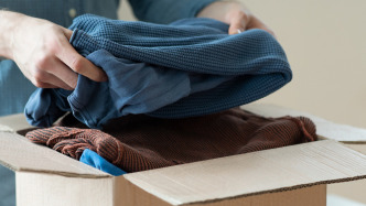 旧衣流入直播间被当“大牌尾货”卖？回收箱靠谱吗？