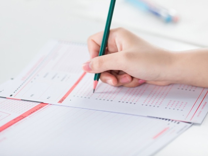 多地中小学取消期末统考 释放什么信号？