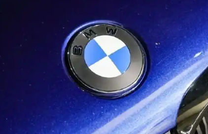 宝马下月起全面启用新Logo 取消内圈的镀铬圆环