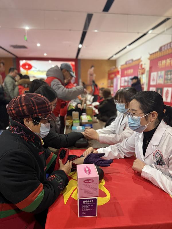 2026西安迎新春“银龄大集”热闹开市