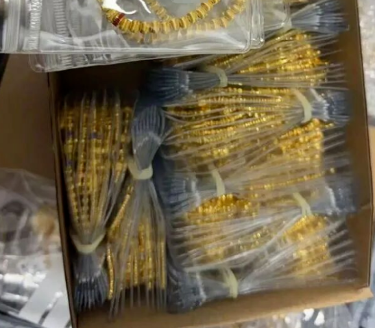 珠宝公司新员工将12公斤黄金忘在高铁上 幸好列车长及时发现