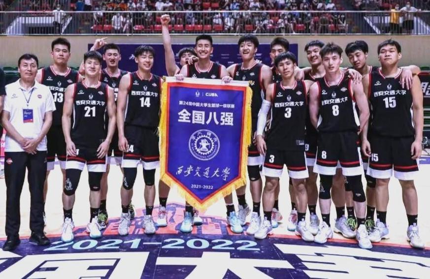 The Xi'an Jiaotong University men's basketball team once ranked among the top eight in the country. (picture description)