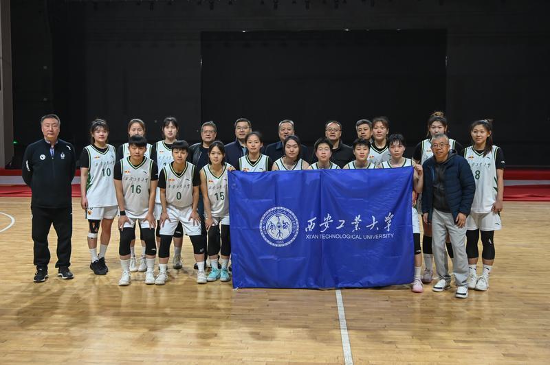The Xi'an Polytechnic University women's basketball team is expected to get tickets to the national competition. (picture description)