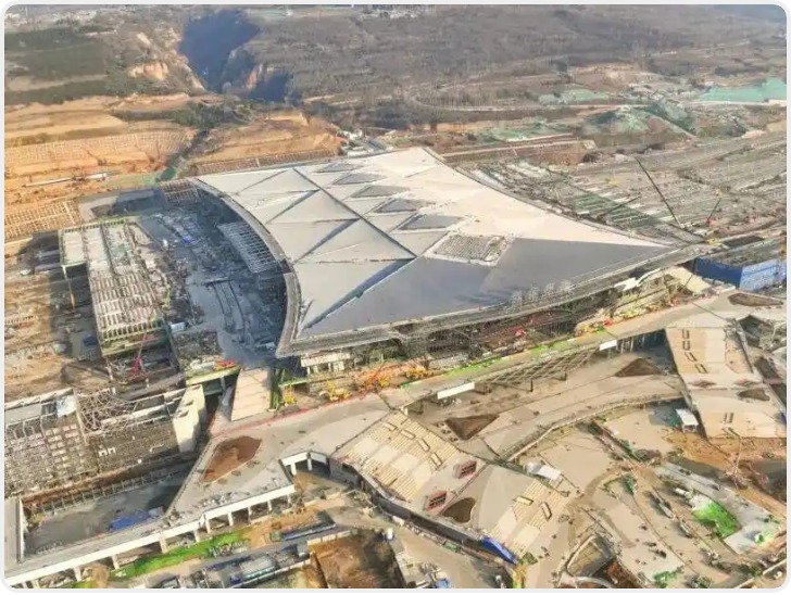 从“铸骨”到“塑形” 西安东站站房即将穿上“外衣”