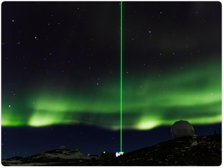 中国科学家在南极“追光”