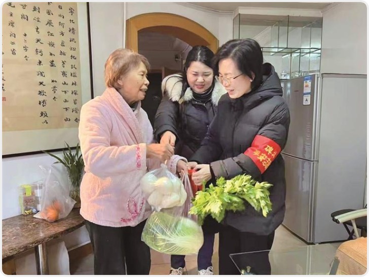 从生活照料到精神慰藉 关爱独居老人需要各方合力