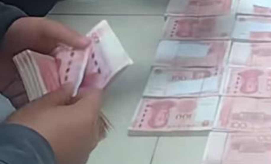 女子数十万元现金和黄金手镯被盗 警方：闺蜜偷的 已逮捕