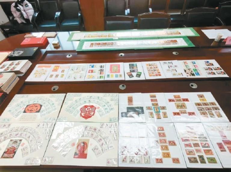 西安一市民向市档案馆捐赠8万余件火花火柴等藏品