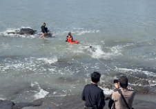 又有游客在洛伽寺“网红礁”被困 去年至今至少30人曾遇险