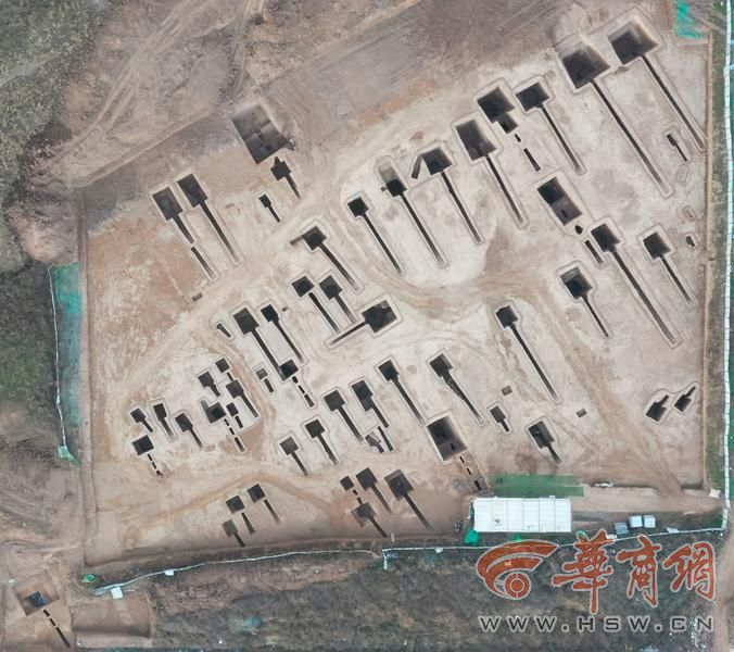 2图二 前锋墓地航拍照(上为东北) 2图二 前锋墓地航拍照(上为东北).jpg