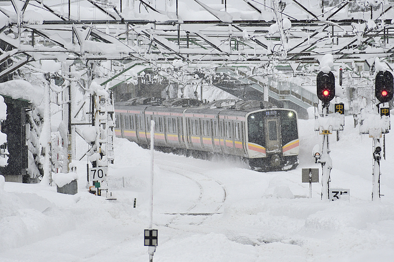 日本持续强降雪已致42人死亡