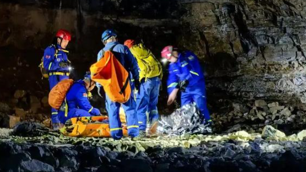 痛心！38岁男子独自爬野山坠崖遇难 是2个孩子的父亲