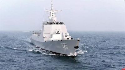 052D型导弹驱逐舰惊艳亮相