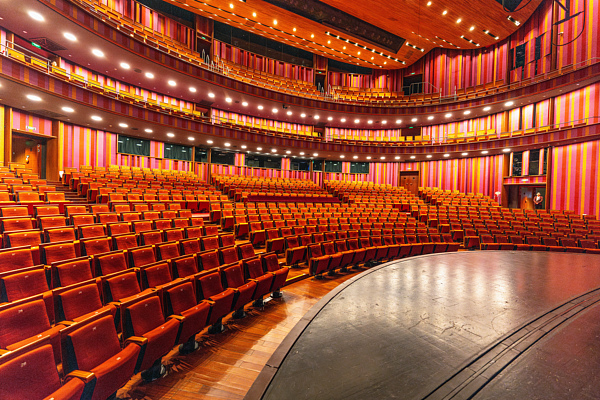 话剧《长安的荔枝》在国家大剧院上演