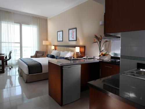 老人在酒店去世 凌晨3点曾让前台代叫救护车？酒店回应