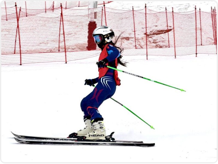 省一冬会（青少年组）高山滑雪比赛开赛 西安队首日斩获3金4银4铜