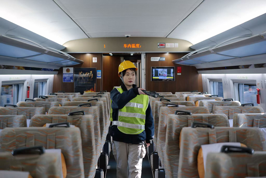 新春走基层 | 解锁“钢铁丛林”的“硬核叫醒”