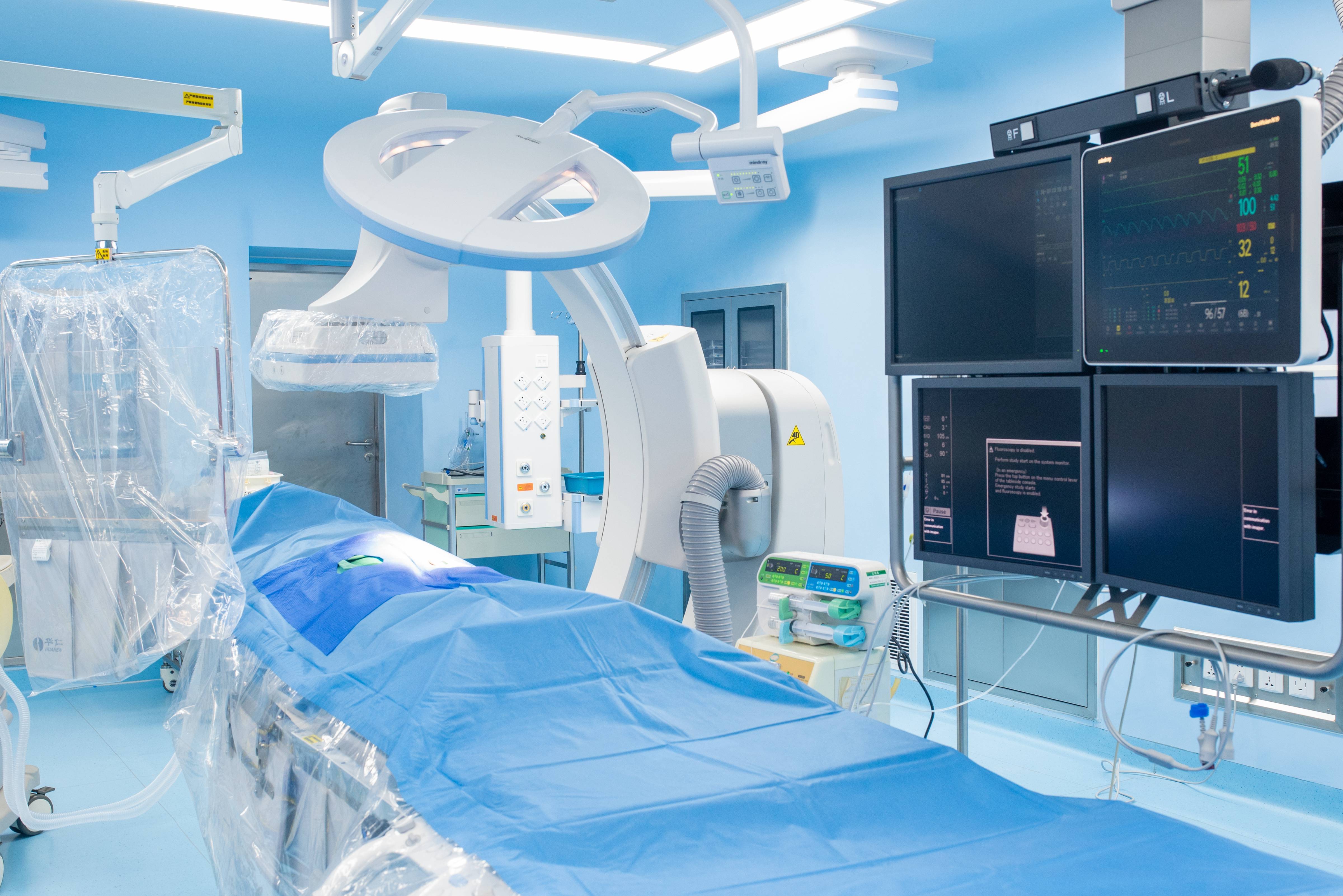 眼部手术面罩意外砸眼患者术后出现多种不适 医患双方就责任与赔偿问题未达成一致 