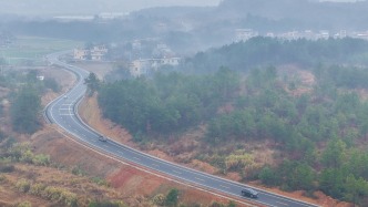 安徽、江西等地多路段因大雾封闭管控 12日迎出行小高峰