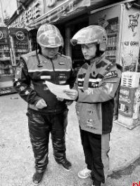 骑手冯天雷 古城街巷跑出“匠心”之路