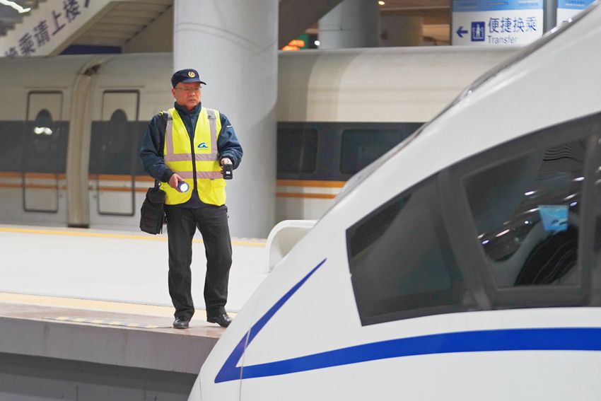 新春走基层|寒夜护“温”三十载护