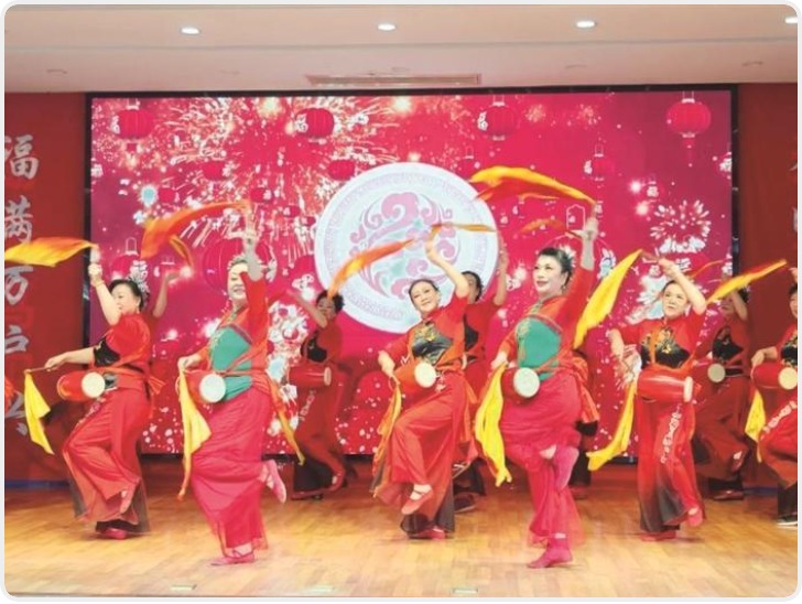 社区“春晚”燃动邻里情