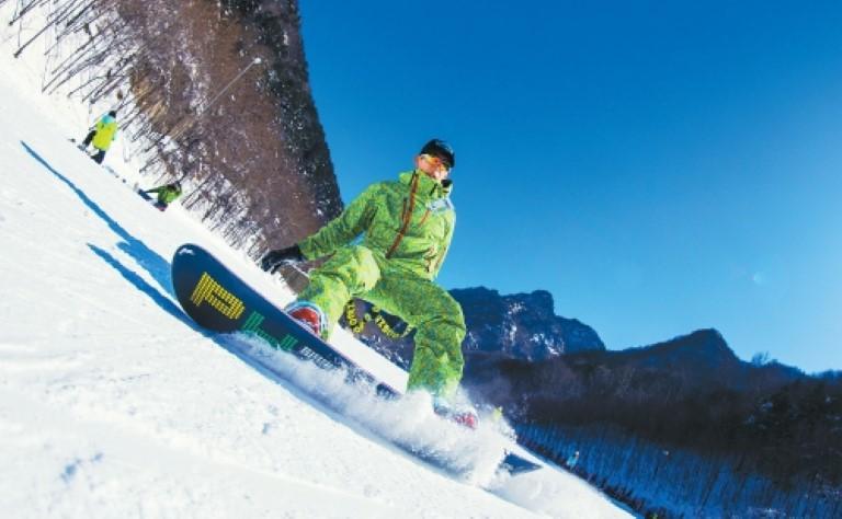 从“尝鲜体验”到“生活习惯”  古城西安大众冰雪热持续升温