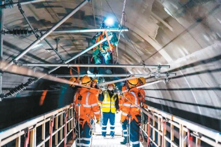 西十高铁接触网 平推验收取得关键进展