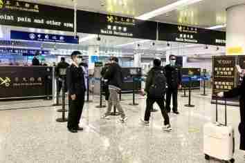 外交部发言人就对加拿大、英国实施免签政策答记者问