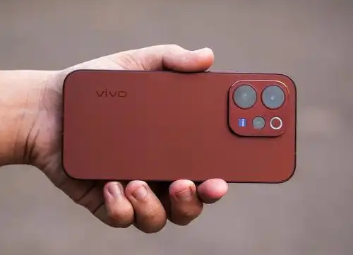 vivo V70手机海外发布 