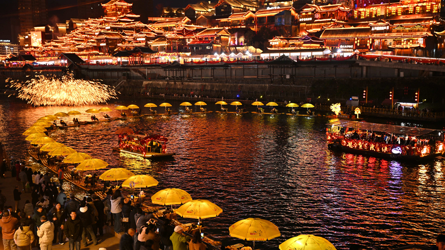 流光溢彩庆新春