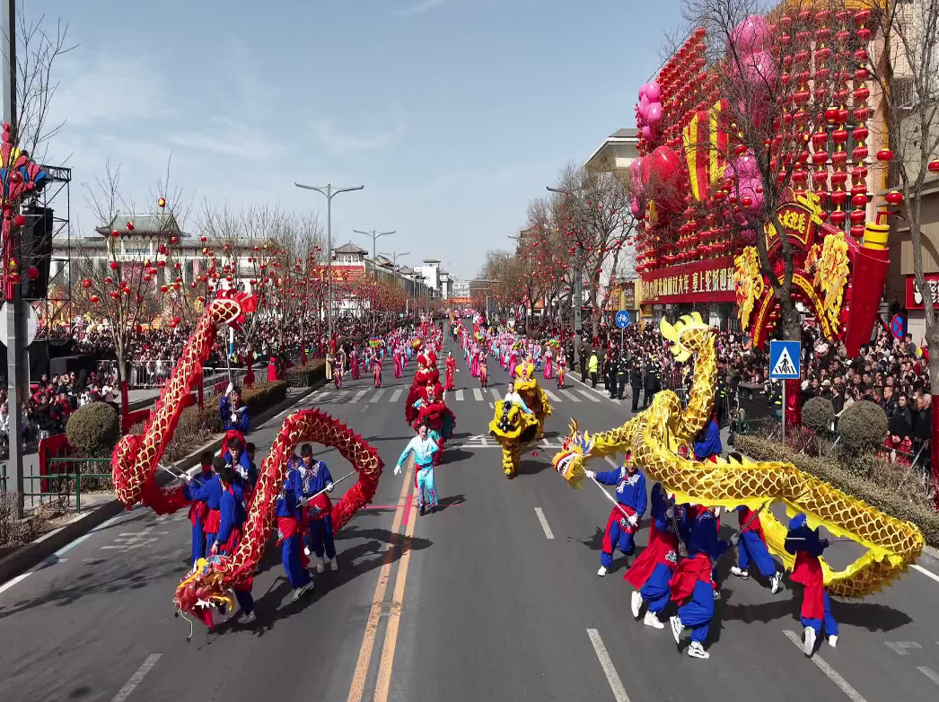 2026“陕北榆林过大年”秧歌展演在榆林古城火热开扭 尽显塞上新春热闹气象