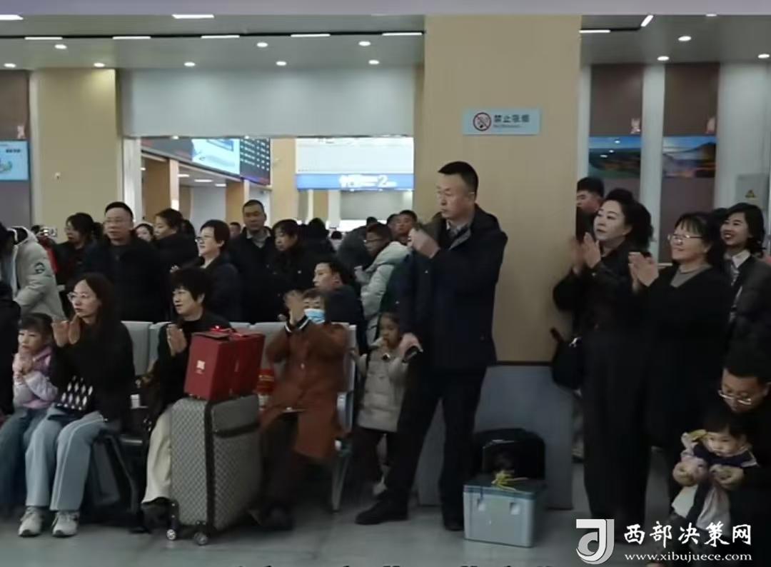 fbjht0UyCuVABjoP.jpg 3.jpg