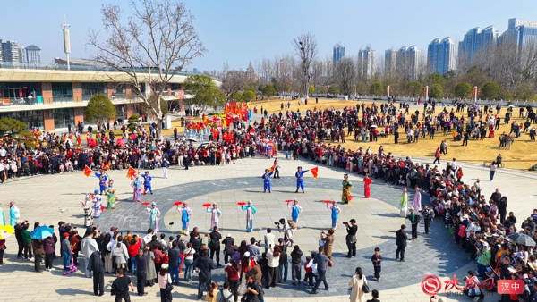 热气腾腾的中国年｜陕西汉中：“非遗中国年·社火闹新春”巡游闹新春