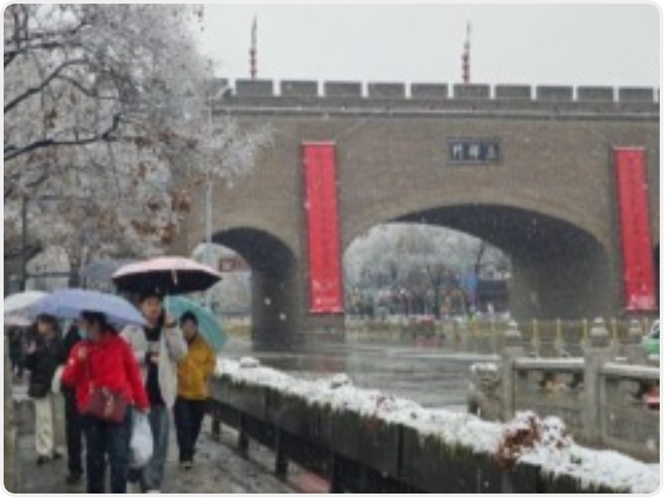 西安降雪变身“长安” 风雪“降速”返程路