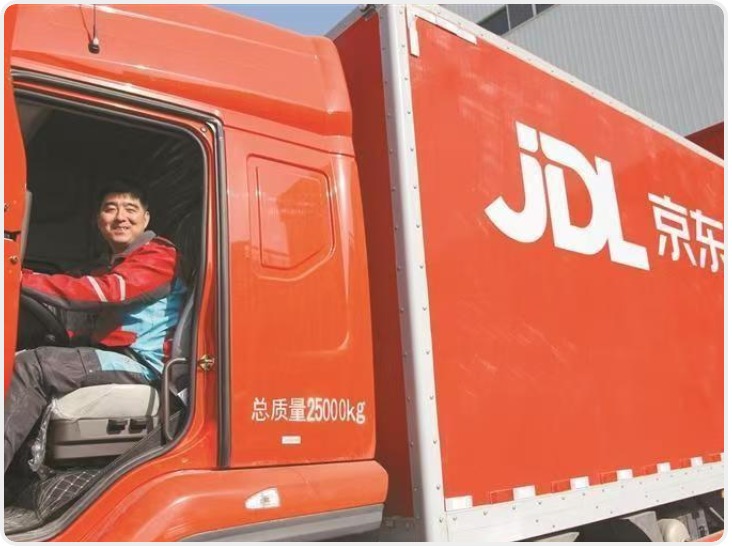 【新春走基层·聚焦新就业群体】货车司机翟磊用车轮碾出幸福生活  跑车14年等于绕行地球150圈