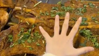 重庆通报“36斤活羊烤完重6.9斤”：商家曾非正常持续喂羊增重