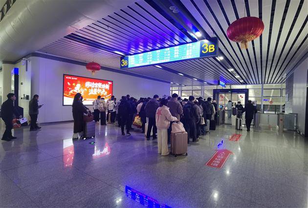 春节假期全国铁路累计发送旅客1.21亿人次