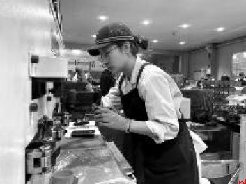 千里铁道寄相思 95后铁路夫妻的“硬核浪漫”